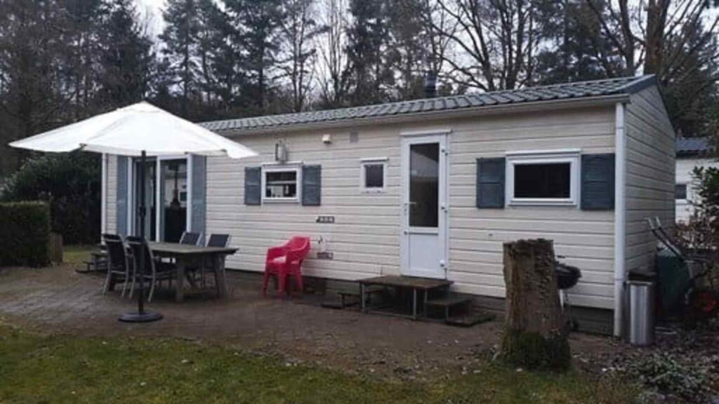 Luxe 6 persoons chalet met tuin en ruim terras gelegen op kleinschalig vakantiepark.
