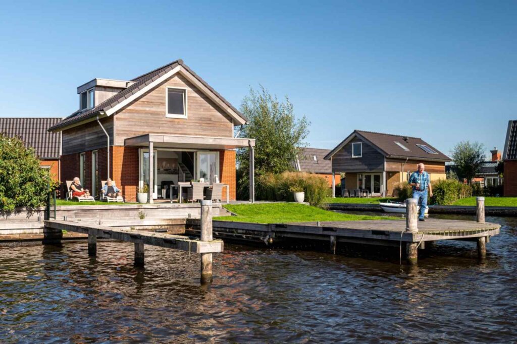 4-persoons vakantiehuis aan het water op recreatiepark Tusken de Marren