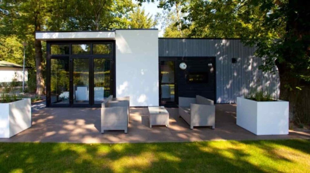 Modern 4 persoons vakantiehuis op vakantiepark Buitenhuizen in Velsen-Zuid nabij Haarlem.