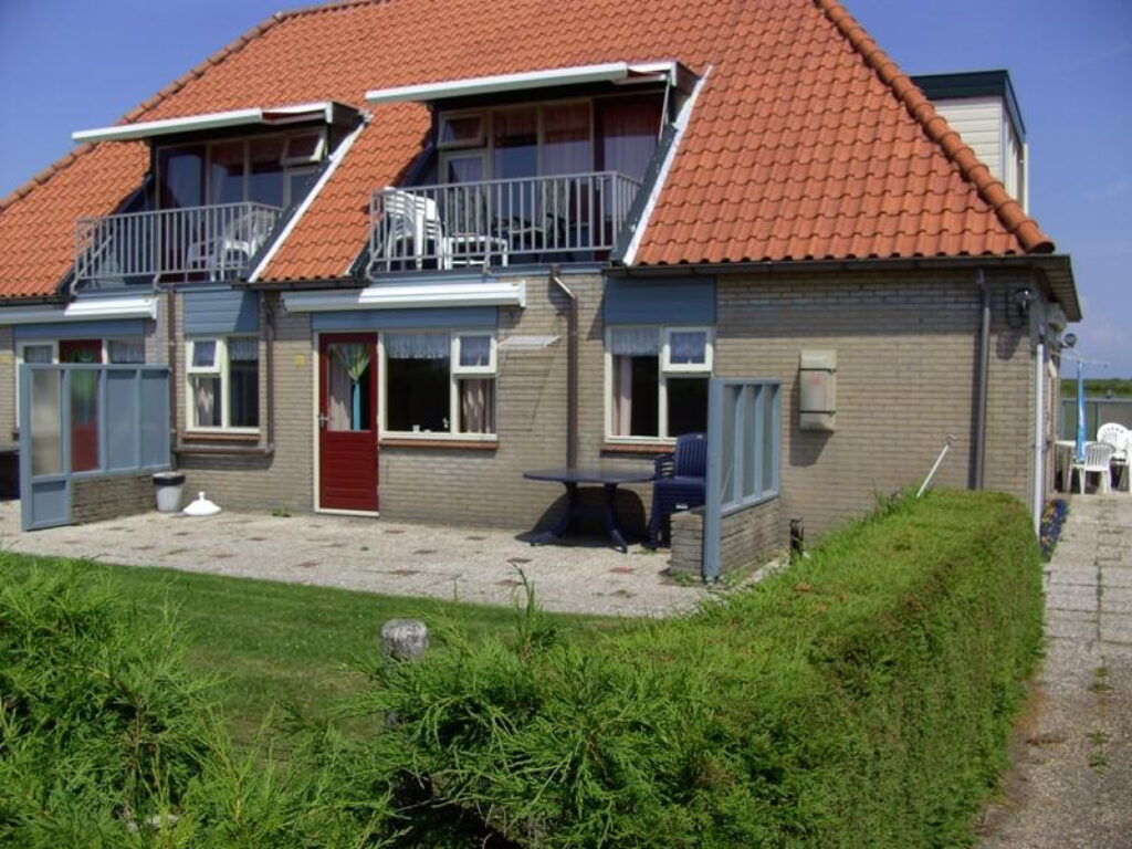 Prachtig en ruim vakantie-appartement voor 3 tot 5 personen in Den Burg Texel.
