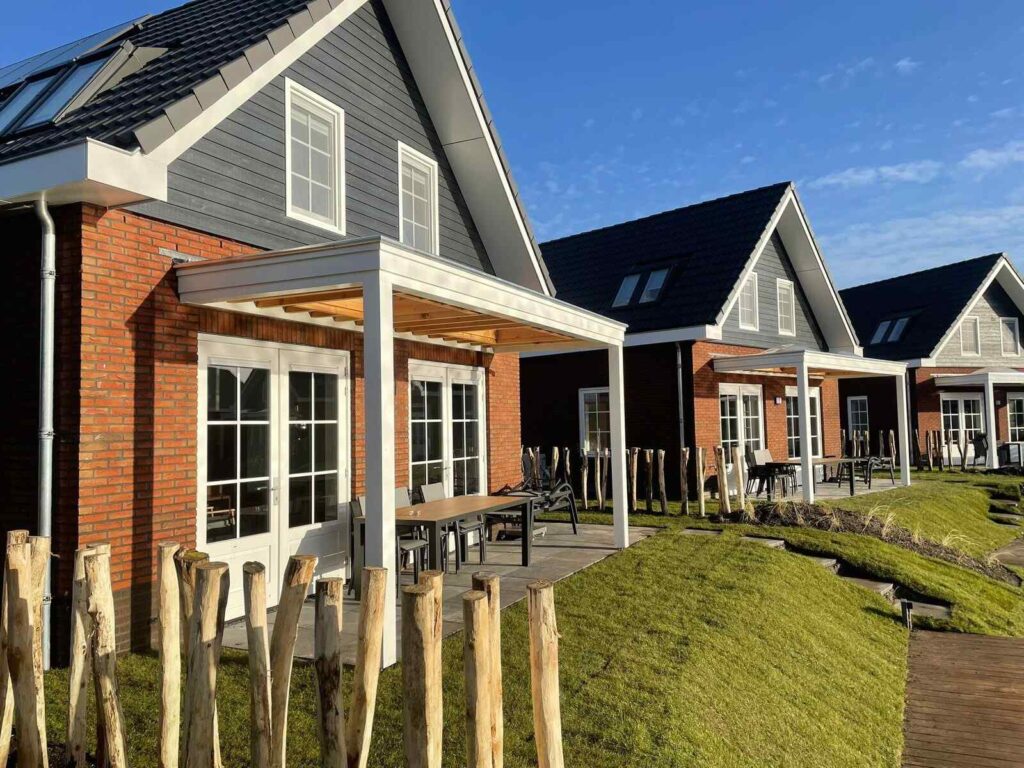 Luxe watervilla voor 6 personen met sauna en sunshower op Vakantiepark IJsselmeer