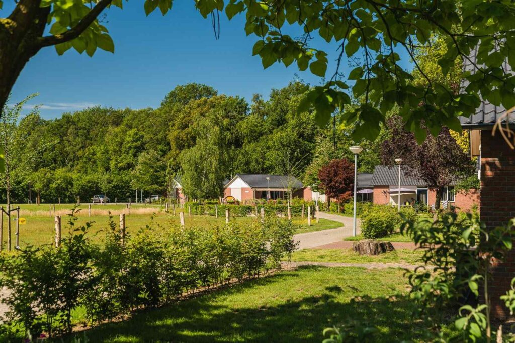 Prachtige 5 persoons kinder- babybungalow met Hottub