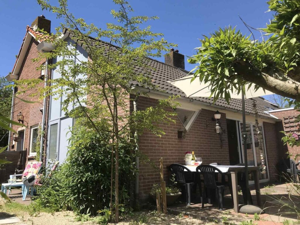 Heerlijk 4 persoons vakantiehuis op 500 meter van het strand.