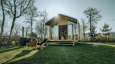 Minimalistisch 4 persoons cabin in Ouddorp en dichtbij het Noordzeestrand
